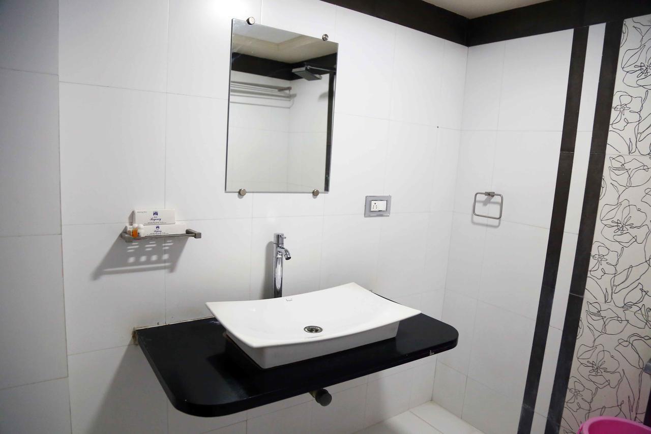 Hotel Regency Jāmnagar Zewnętrze zdjęcie
