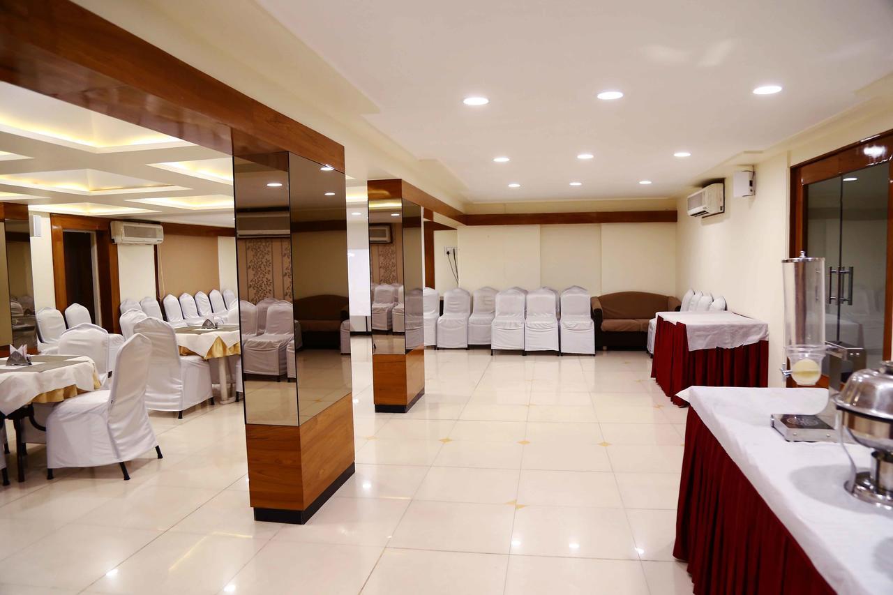 Hotel Regency Jāmnagar Zewnętrze zdjęcie
