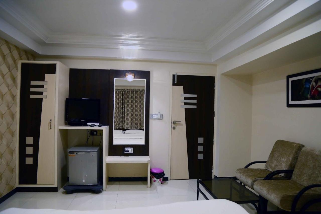 Hotel Regency Jāmnagar Zewnętrze zdjęcie