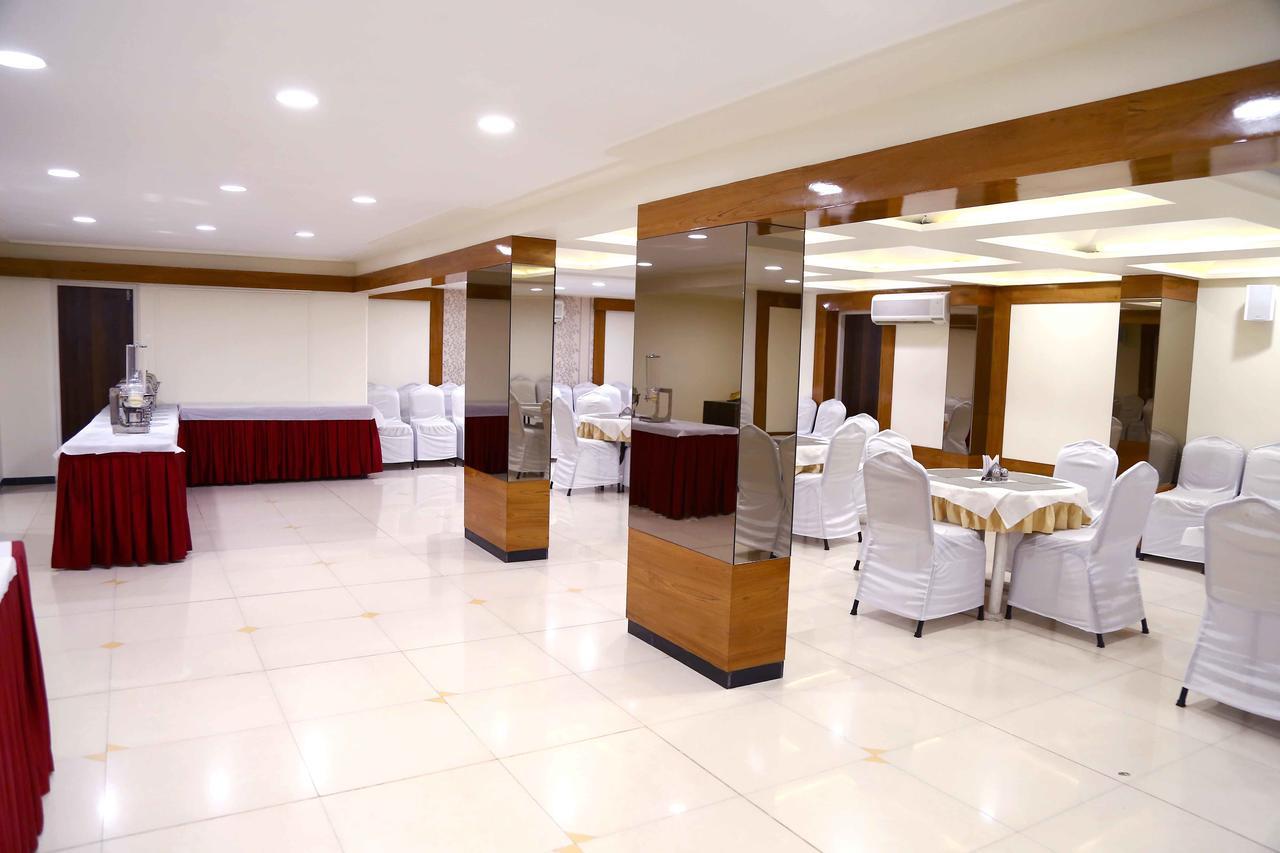 Hotel Regency Jāmnagar Zewnętrze zdjęcie