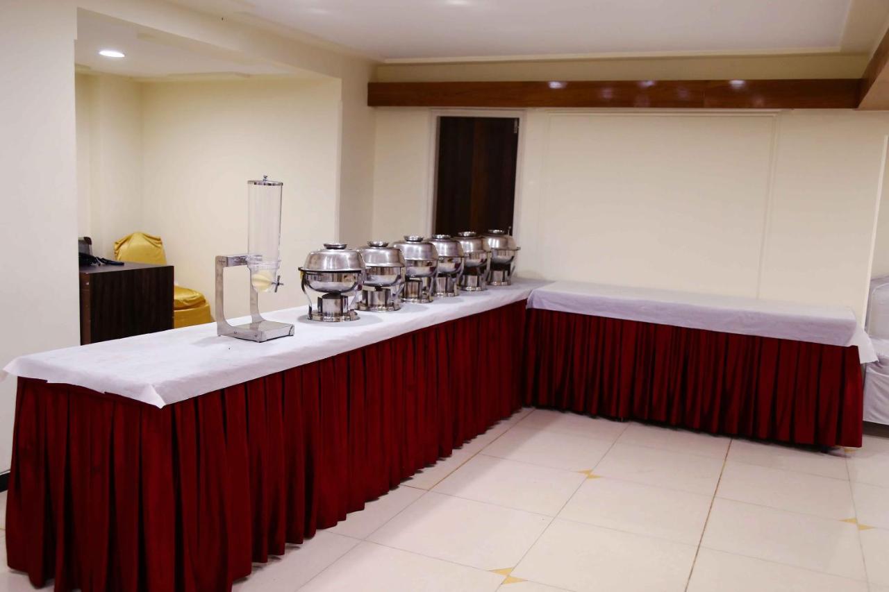 Hotel Regency Jāmnagar Zewnętrze zdjęcie