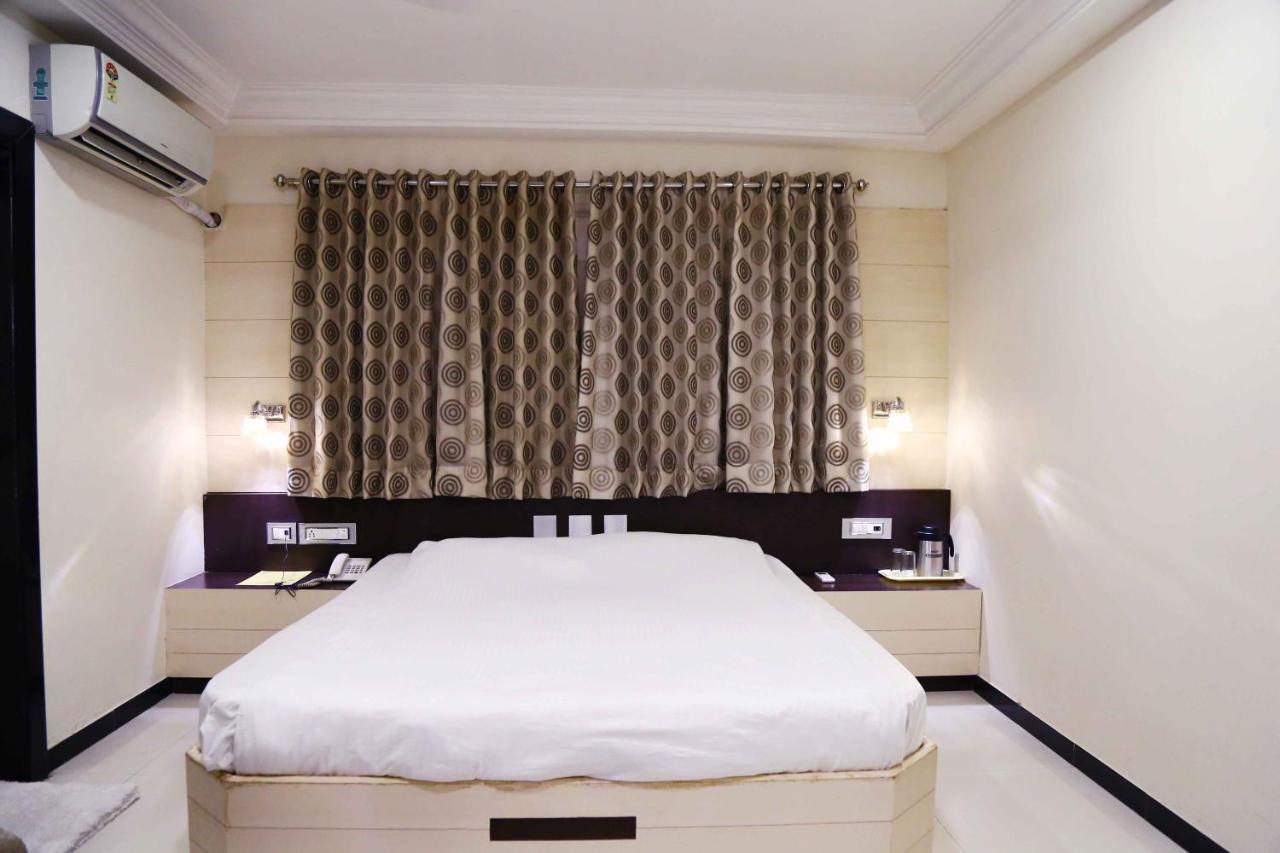 Hotel Regency Jāmnagar Zewnętrze zdjęcie