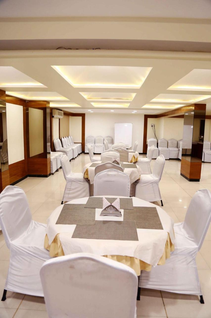 Hotel Regency Jāmnagar Zewnętrze zdjęcie