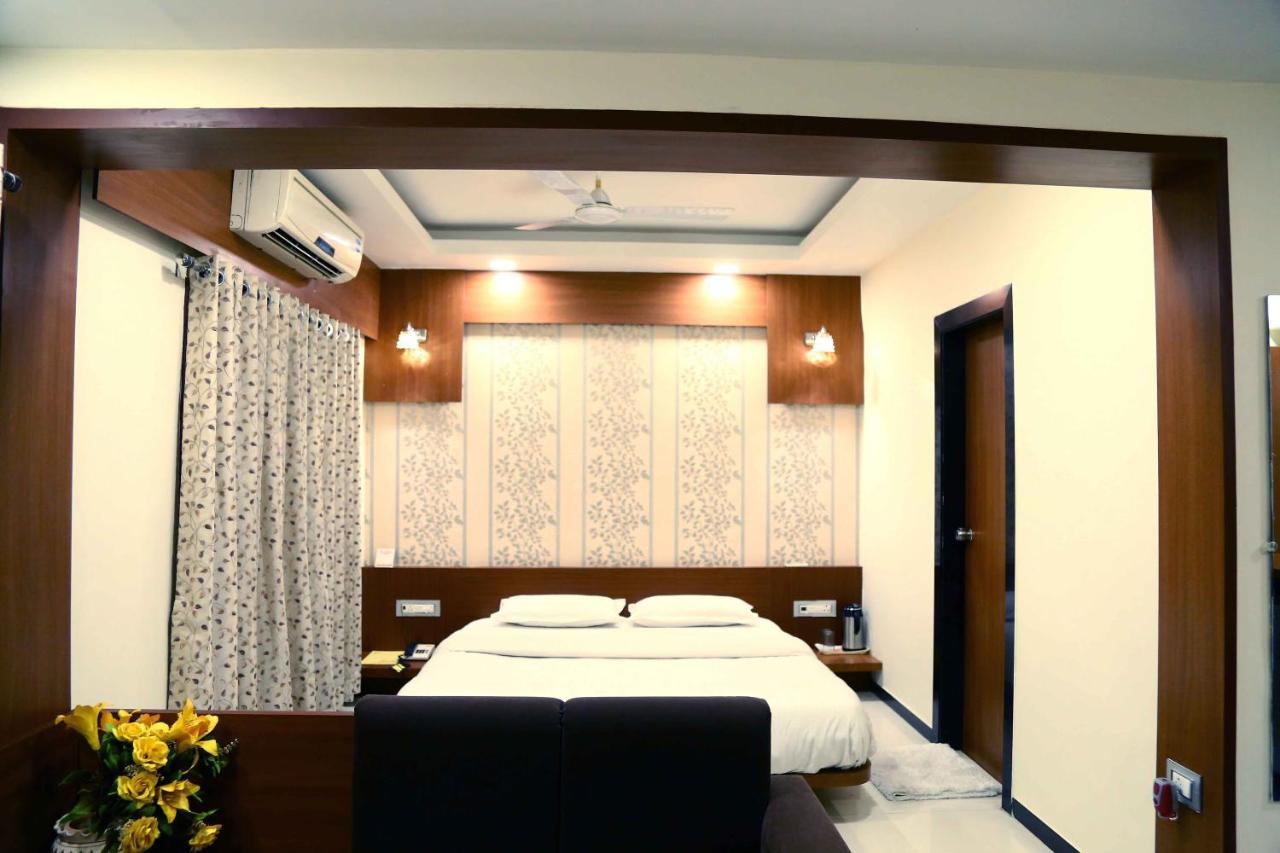 Hotel Regency Jāmnagar Zewnętrze zdjęcie